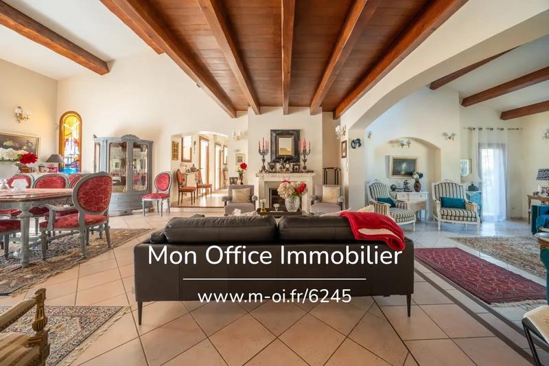 Maison - 233 m² - 7 pièces