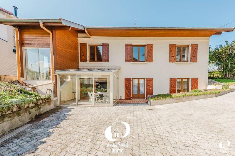 Maison traditionnelle - 132 m² - 6 pièces