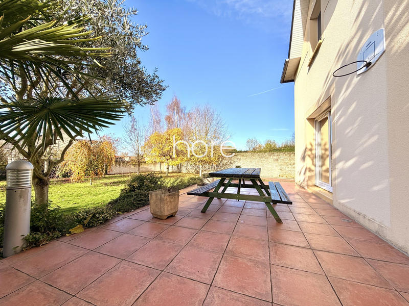 Maison - 230 m² - 6 pièces