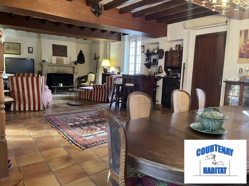 Maison - 230 m² - 6 pièces