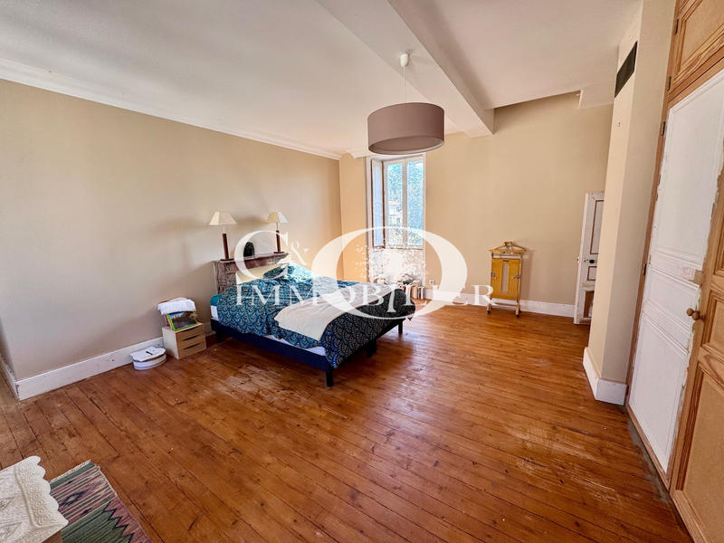 Maison - 322 m² - 10 pièces