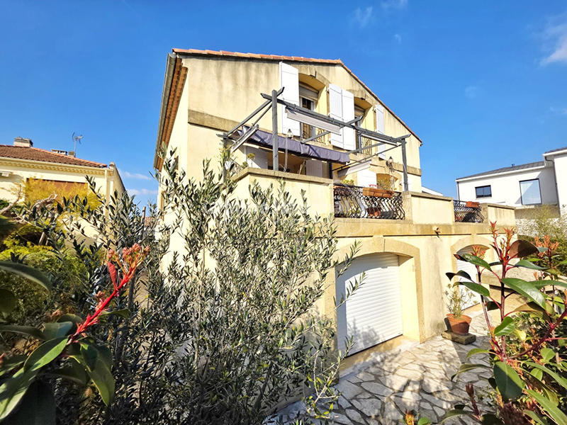 Maison - 270 m² - 6 pièces