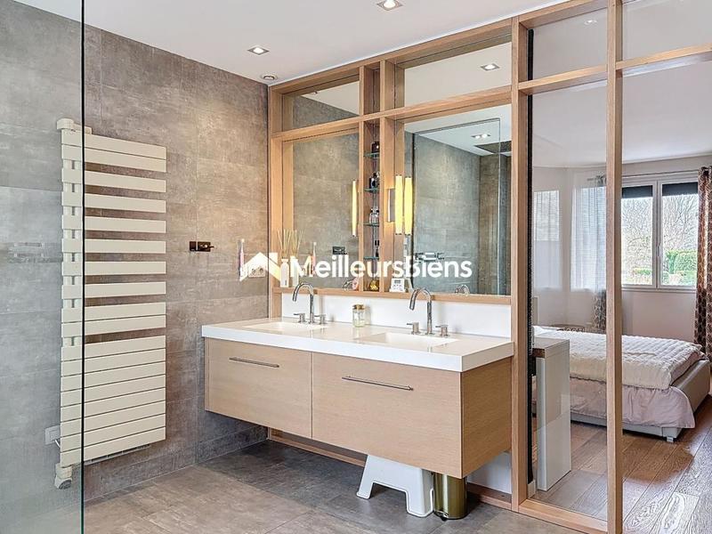 Propriété - 271 m² - 8 pièces