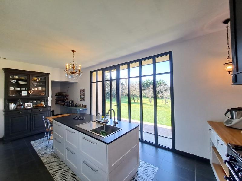 Maison - 390 m² - 10 pièces