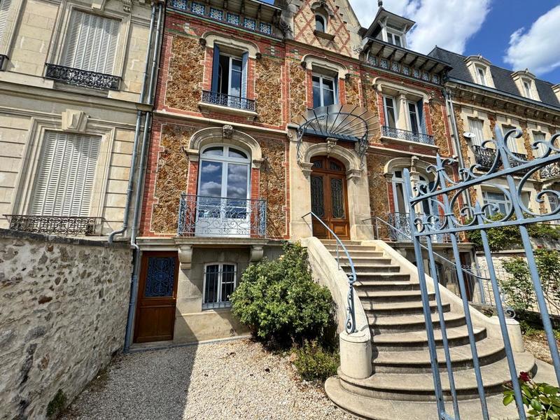 Maison - 185 m² - 5 pièces