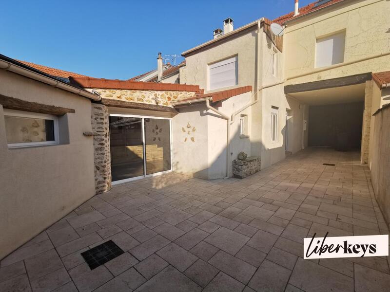 Demeure - 155 m² - 8 pièces