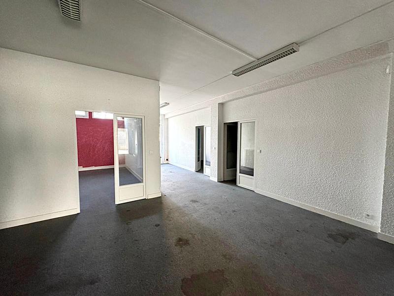 Local commercial - 202 m² - 8 pièces