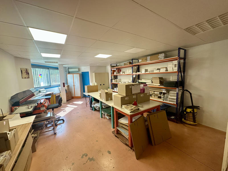 Local d'activités - 980 m²