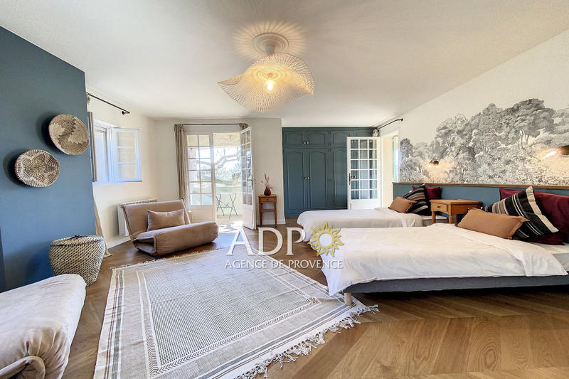 Maison - 255 m² - 8 pièces