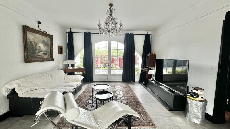 Maison - 200 m² - 8 pièces