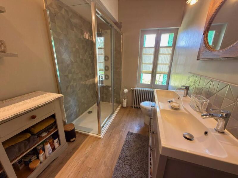 Demeure - 240 m² - 8 pièces