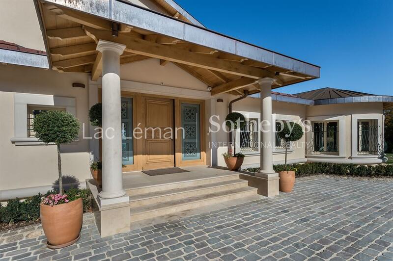 Propriété - 1 361 m² - 14 pièces