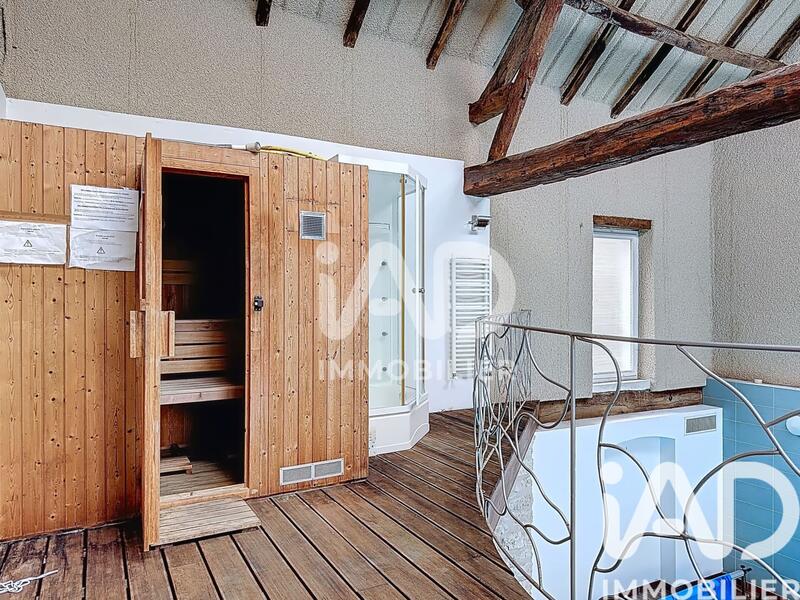 Maison - 360 m² - 9 pièces