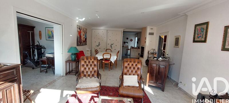 Maison - 258 m² - 9 pièces