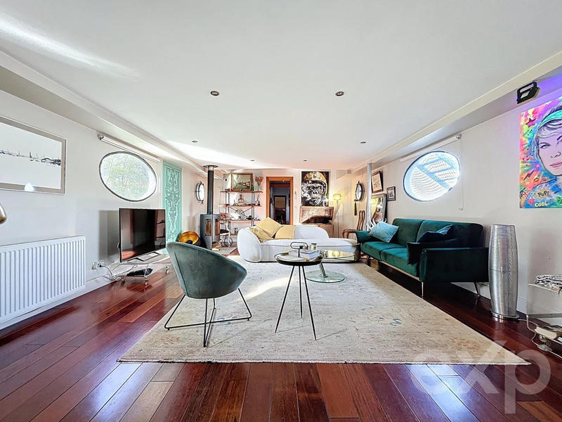 Maison - 200 m² - 8 pièces