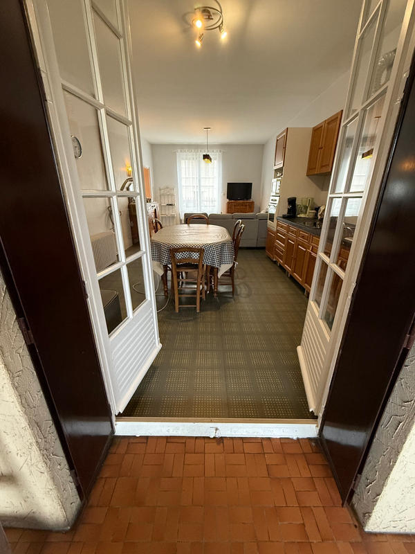 Maison - 221 m² - 8 pièces