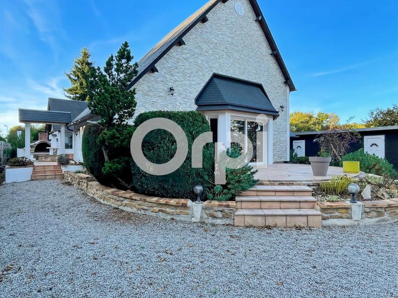 Maison - 220 m² - 6 pièces