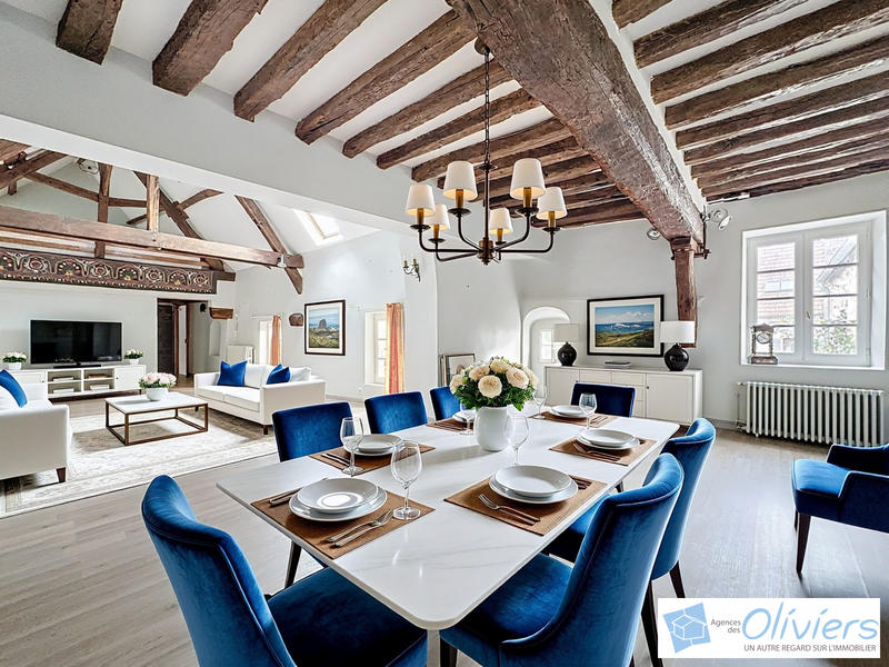 Maison - 285 m² - 8 pièces