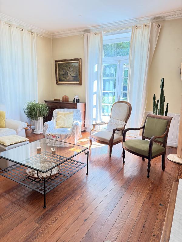 Corps de ferme - 240 m² - 8 pièces