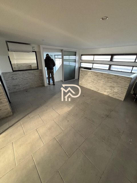 Local d'activités - 117 m²