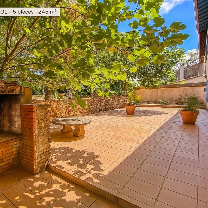 Demeure - 245 m² - 7 pièces