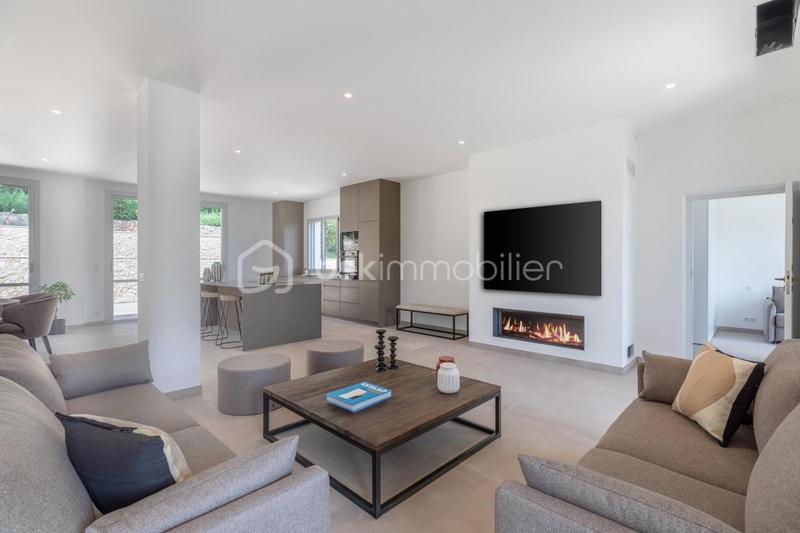 Villa - 243 m² - 6 pièces