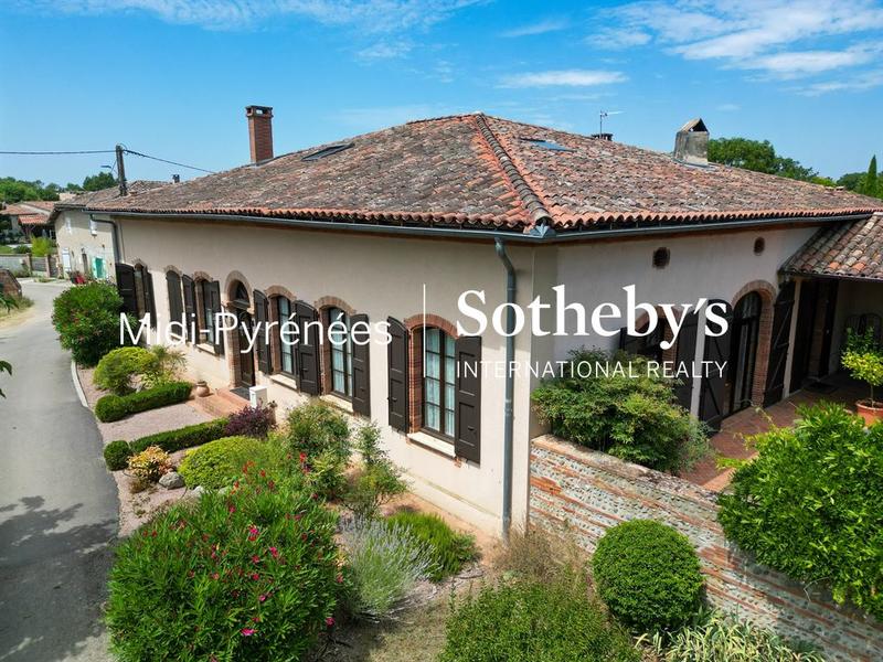 Maison - 498 m² - 14 pièces