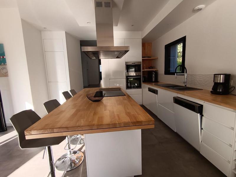 Maison - 230 m² - 9 pièces