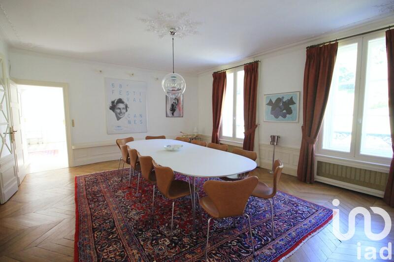 Maison - 290 m² - 9 pièces