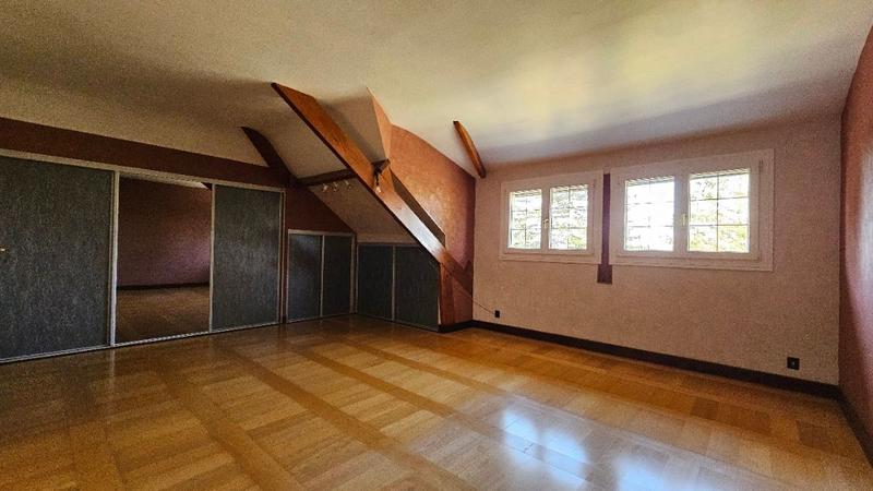 Maison - 247 m² - 7 pièces