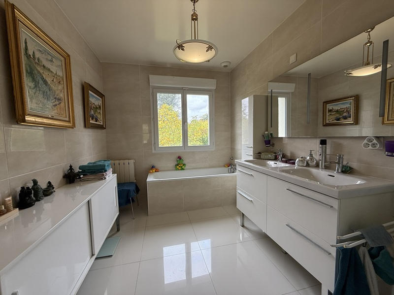 Maison - 200 m² - 6 pièces