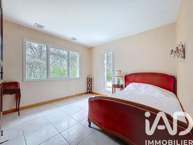 Maison - 222 m² - 5 pièces