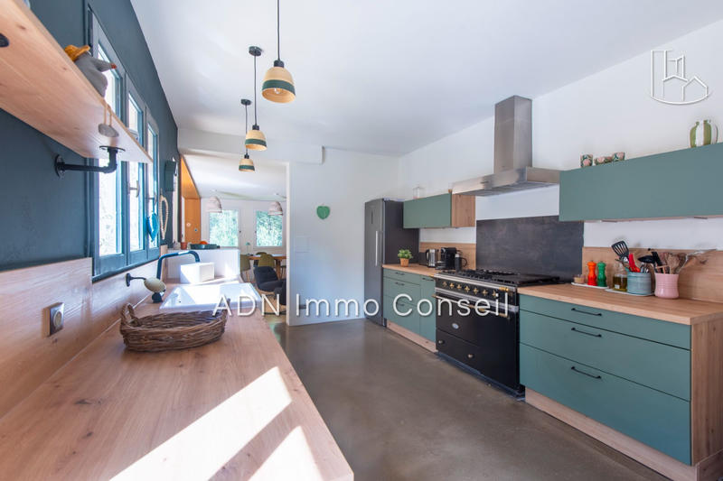 Maison - 216 m² - 5 pièces