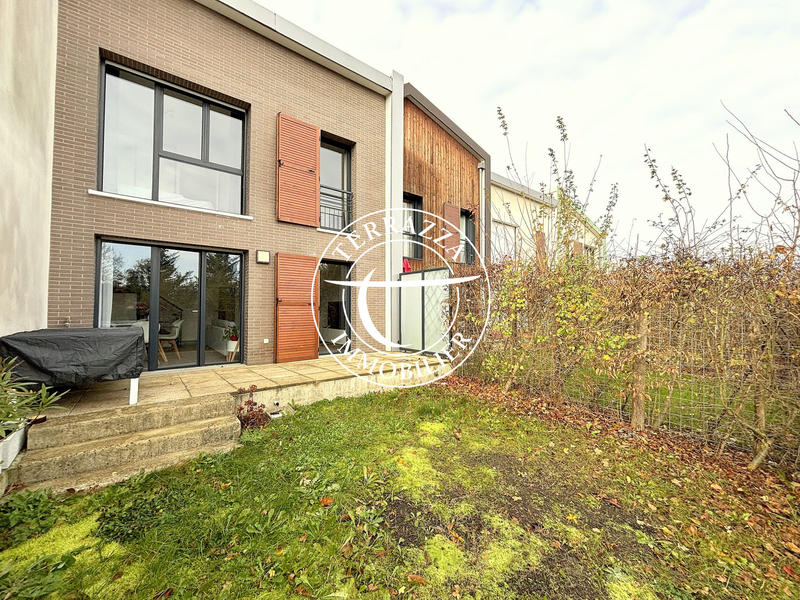 Maison - 96 m² - 5 pièces