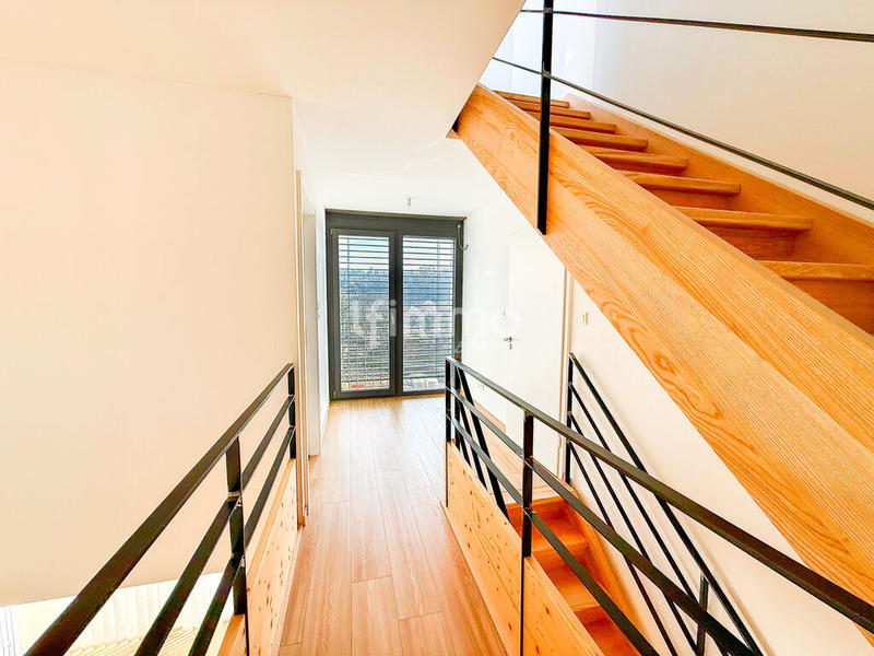 Loft - 121 m² - 5 pièces