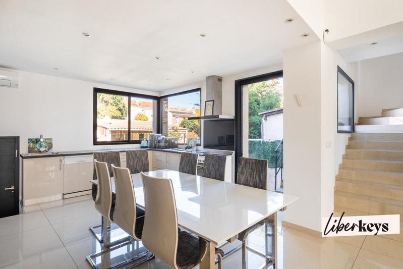 Maison d'architecte - 220 m² - 7 pièces