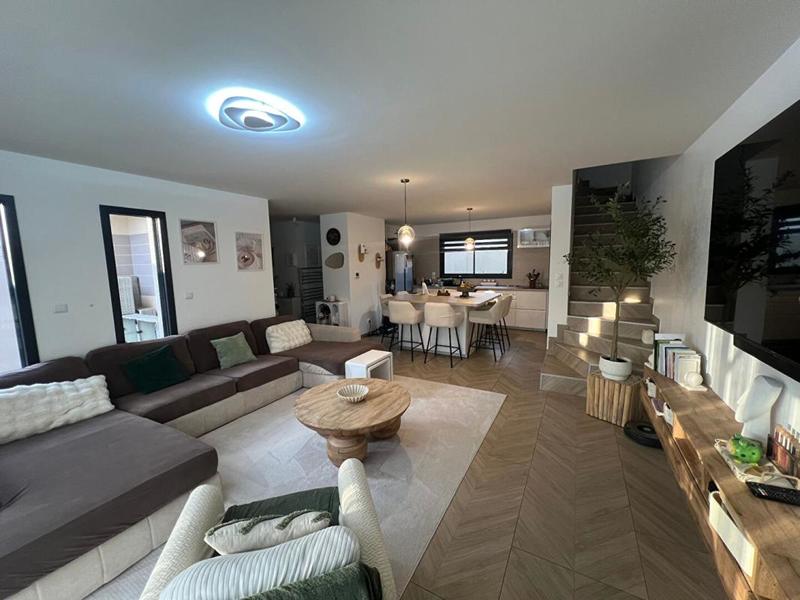 Maison - 96 m² - 4 pièces