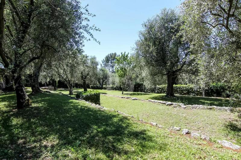 Villa - 368 m² - 10 pièces