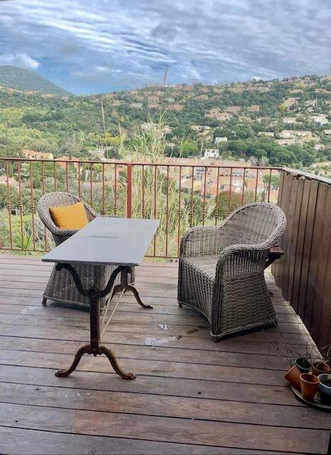 Maison - 240 m² - 7 pièces