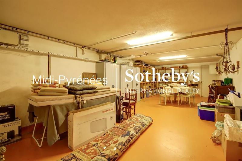 Maison - 355 m² - 10 pièces