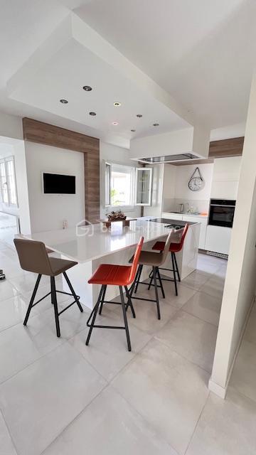 Maison de village - 180 m² - 8 pièces