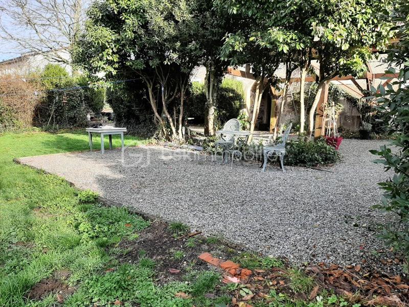 Maison - 304 m² - 12 pièces