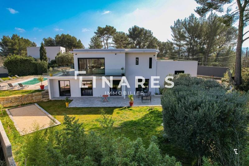 Maison - 180 m² - 5 pièces