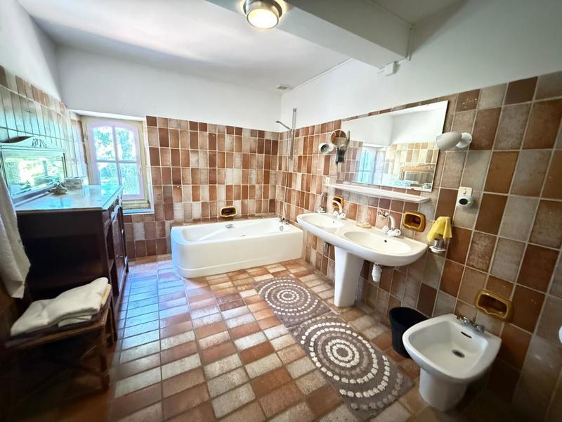 Demeure - 245 m² - 7 pièces