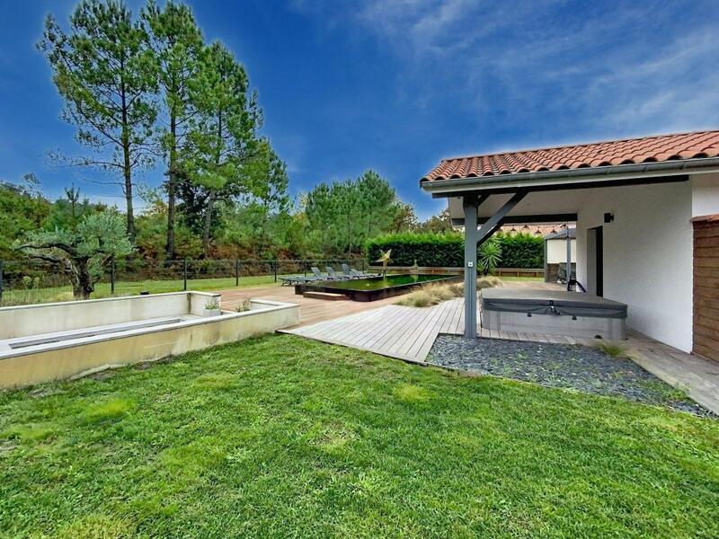 Villa - 205 m² - 6 pièces