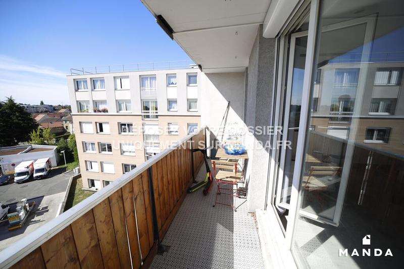 Chambre - 11 m² - 4 pièces