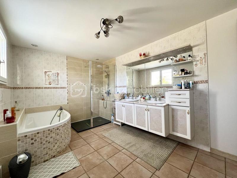 Maison - 218 m² - 7 pièces