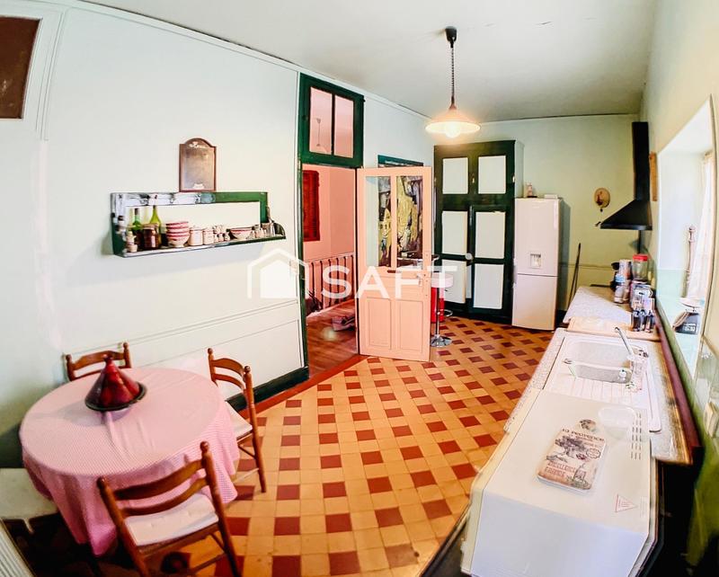 Maison - 305 m² - 12 pièces