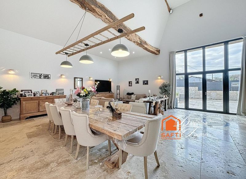 Maison - 247 m² - 6 pièces