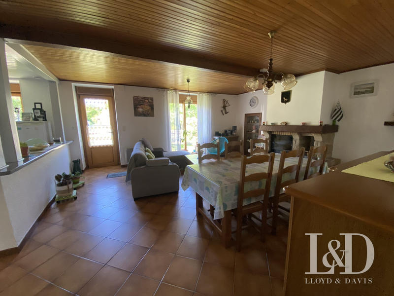 Maison traditionnelle - 160 m² - 8 pièces